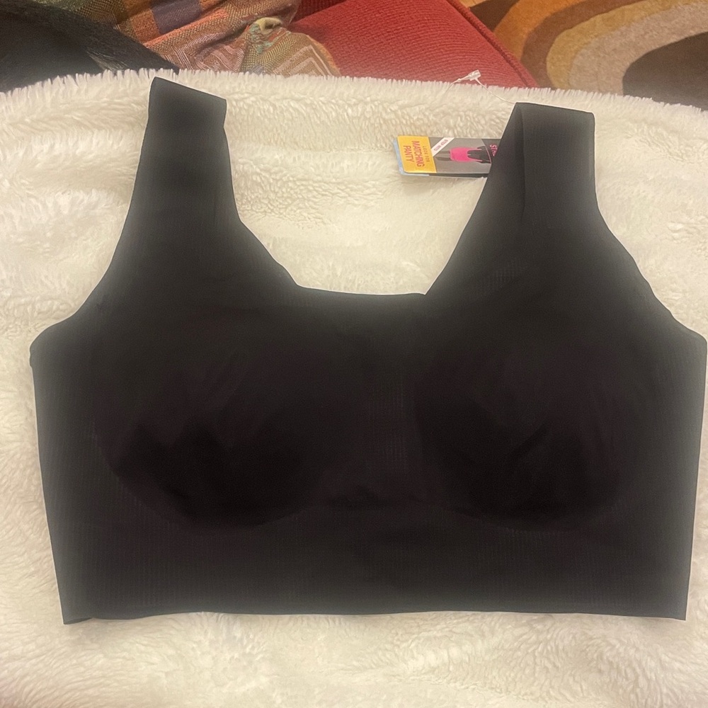 Bali Comfort Revolution Easylite Seamless Wireless Bra. DF3491 Black Size S NWT - Picture 2 of 8